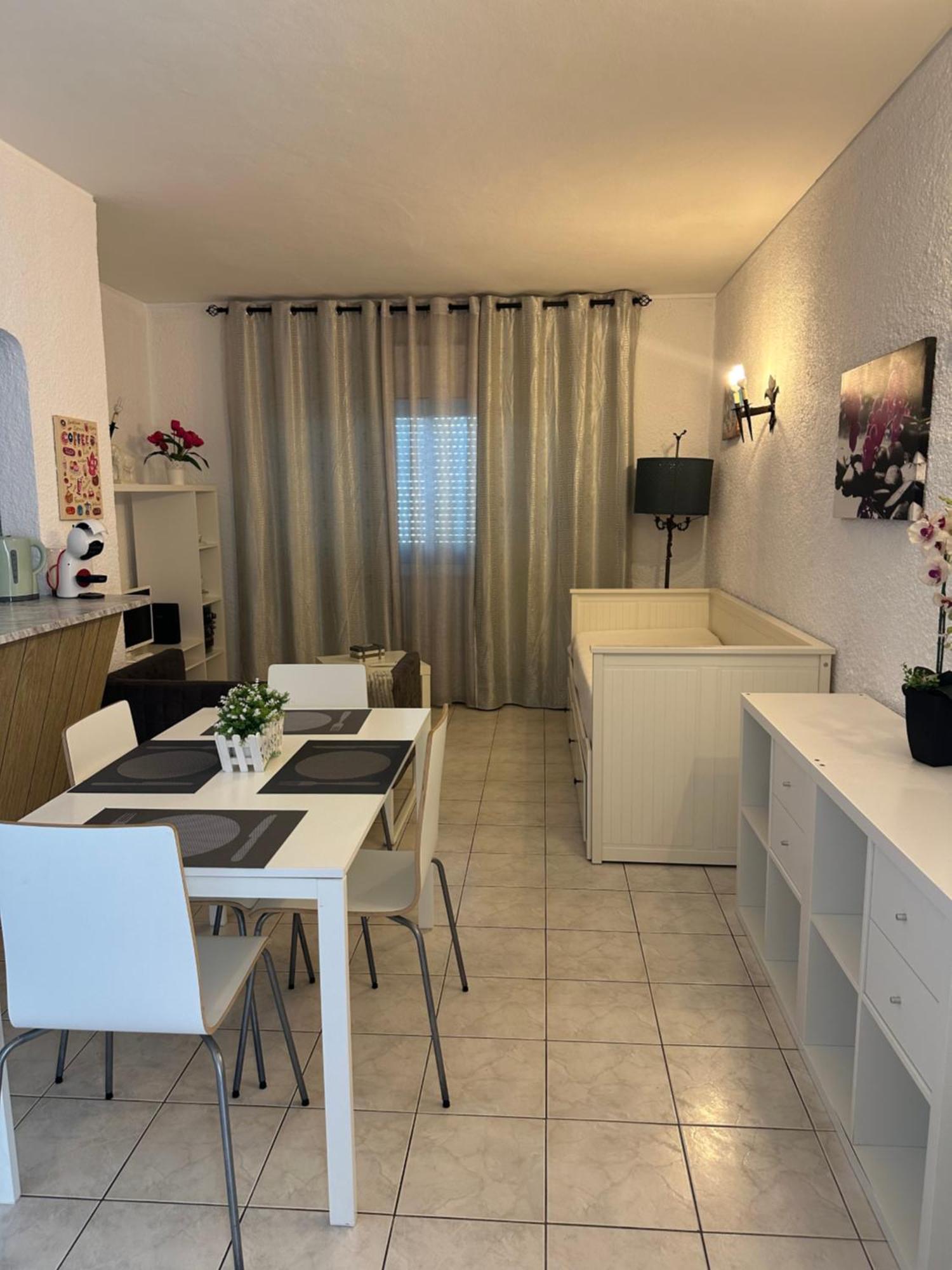 Quarteira Home Beach Ferias Tranquilas A 1Km Da Praia Totalmente Renovado Exterior foto